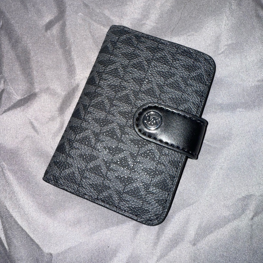 MICHAEL KORS Black Patterned Card Holder Wallet with Snap Closure